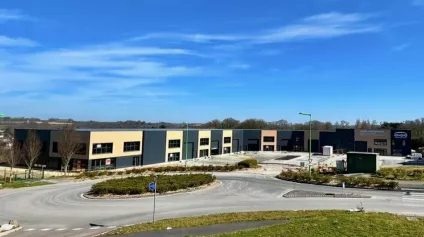 À LOUER EMPLACEMENT EXCEPTIONNEL - LOCAUX D'ACTIVITÉ NEUF ENVIRON 683 m2 - Offre immobilière - Arthur Loyd