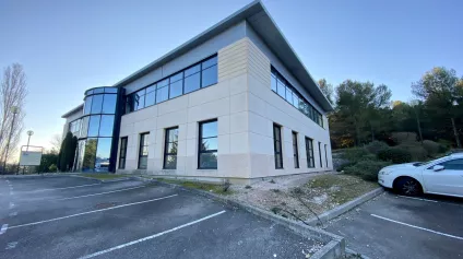 BUREAUX EN ÉTAGE DANS UN ENVIRONNEMENT BOISÉ ET CALME - Offre immobilière - Arthur Loyd