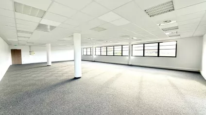 BUREAUX A LOUER SUR LES HAUTEURS DE LA DURANNE AVEC VUE DEGAGEE - Offre immobilière - Arthur Loyd