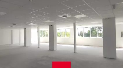 Bureaux lumineux neufs à louer à Villefranche sur Saône, accès PMR, visibilité autoroute. - Offre immobilière - Arthur Loyd