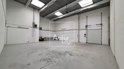 Rare, local d'activité avec quai de chargement à louer! - Offre immobilière - Arthur Loyd