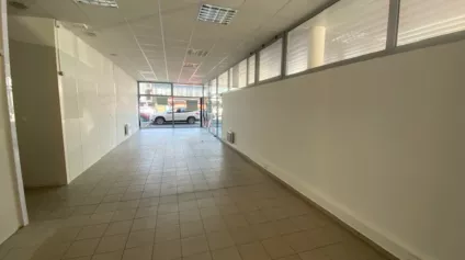 A LOUER LOCAL COMMERCIAL 100 M² PORT DE COMMERCE DE BREST - Offre immobilière - Arthur Loyd