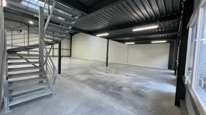 A LOUER - ZA DYNAMIQUE PERIPHERIE DU HAVRE - CELLULE 555 m² + 5 PARKING VL - Offre immobilière - Arthur Loyd