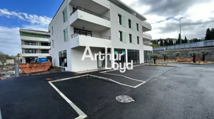 Local commercial à la vente ou location 258 m² divisibles dès 129 m² - Saint Raphaël - Offre immobilière - Arthur Loyd