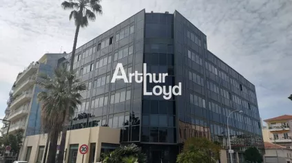 EXCEPTIONNEL A NICE BUREAU A LOUER A PARTIR DE 269M² VUE MER MIXANT OPEN SPACE ET BUREAUX CLOISONNES - Offre immobilière - Arthur Loyd
