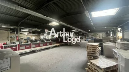 À louer local d'activité 1700 m² à proximité immédiate de l'A8 (Le Muy) - Offre immobilière - Arthur Loyd