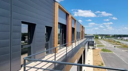 POITIERS ZI REPUBLIQUE - LOCAUX D'ACTIVITES A LOUER - BUREAUX A PARTIR DE 220M² - Offre immobilière - Arthur Loyd