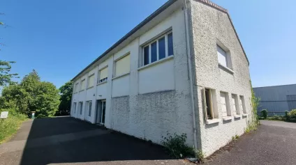BUREAUX À LOUER AU PRÉMIER ÉTAGE DE 178 m² VOUNEUIL SOUS BIARD - Offre immobilière - Arthur Loyd