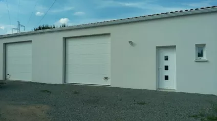 LOCATION LOCAL DE STOCKAGE 95m2 CHAURAY CENTRE PROCHE MENDES FRANCE FACIL D'ACCES - Offre immobilière - Arthur Loyd