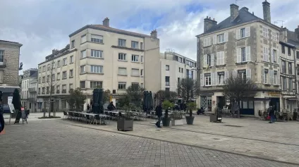 A LOUER - BUREAUX COMMERCIAUX AU COEUR DU CENTRE VILLE DE POITIERS - Offre immobilière - Arthur Loyd