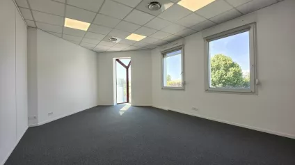 POITIERS ZI REPUBLIQUE - BUREAUX TRÈS LUMINEUX A LOUER de 66 M2 - Offre immobilière - Arthur Loyd