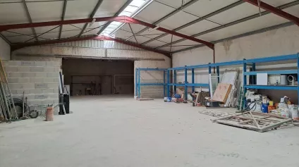 A VENDRE LOCAL D'ACTIVITE AVEC HABITATION A 10MN DE POITIERS SUD - Offre immobilière - Arthur Loyd