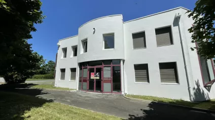 PROCHE DES AXES ROUTIERS A10 /D910 Poitiers ZI République - Bureaux à louer 152 m² - Offre immobilière - Arthur Loyd