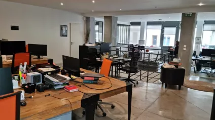 BUREAUX TYPE LOFT- CHARME ET PRESTATIONS DE QUALITÉ PROCHE GARE DE POITIERS - 240M² - Offre immobilière - Arthur Loyd