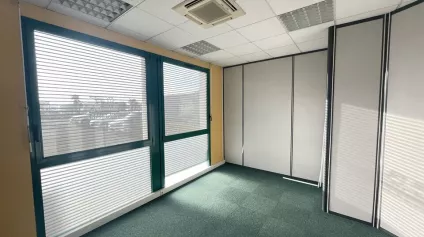 A LOUER BUREAUX EN RDC POITIERS AU COEUR DE LA ZONE DE LA REPUBLIQUE- 300m² - Offre immobilière - Arthur Loyd