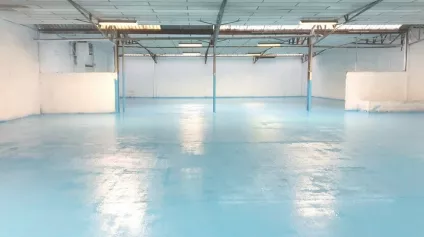 A LOUER LOCAL D'ACTIVITE DE 880 m2 - ACCES GROS PORTEUR - FONTENAY LE COMTE - Offre immobilière - Arthur Loyd