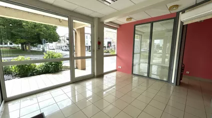A LOUER - BUREAU COMMERCIAL - BEL EMPLACEMENT - BUXEROLLES - Offre immobilière - Arthur Loyd
