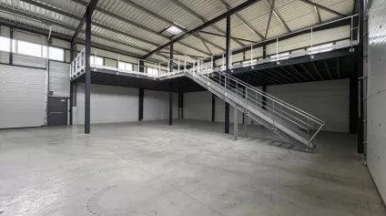 A LOUER LOCAL D'ACTIVITÉ 810 M2 DIV. À PARTIR DE 371 M2 SACY LE GRAND - Offre immobilière - Arthur Loyd