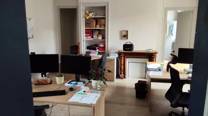 À VENDRE - ENSEMBLE DE BUREAUX - CENTRE-VILLE - 161 m² ENVIRON AVEC GARAGE ET STATIONNEMENT - Offre immobilière - Arthur Loyd
