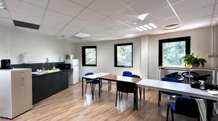 Bureaux à louer à Mérignac 488 m² divisibles dans parc arboré avec parking - Offre immobilière - Arthur Loyd