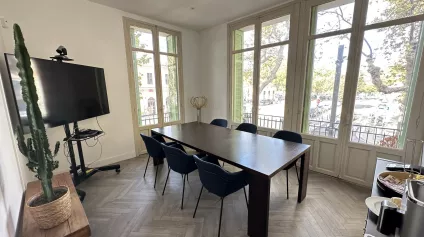 Bureau rénové à louer avec parking en centre-ville - Offre immobilière - Arthur Loyd