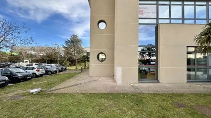 PETITE SURFACE DE BUREAUX À LOUER SUR LE PÔLE D'ACTIVITÉ - Offre immobilière - Arthur Loyd