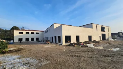 Surfaces de bureaux PMR divisibles à vendre ou à louer le long de la D15 à Pelissanne - Offre immobilière - Arthur Loyd