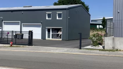 LOCATION - STOCKAGE - BUREAUX - 180 M2 - ST BREVIN - PORTE SECTIONNELLE - Offre immobilière - Arthur Loyd
