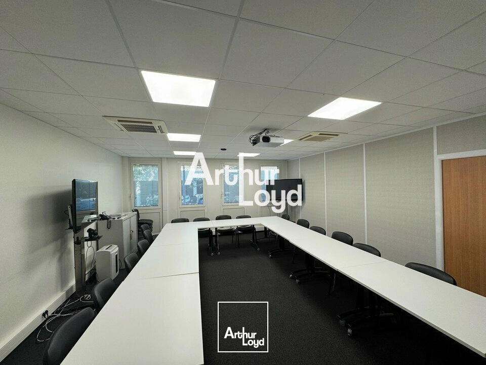Bureaux cloisonnés et climatisés à louer 284 m² - Sophia Antipolis 