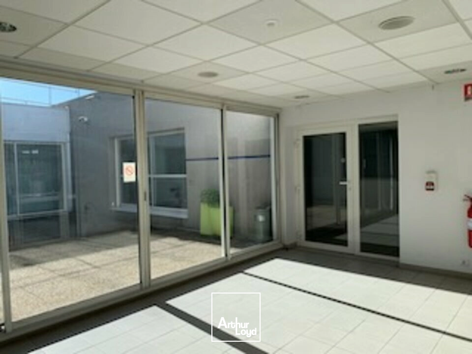 AVIGNON Bureaux disponibles à louer 845 m² DANS UN ENSEMBLE CLOTURE 