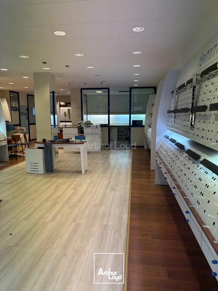 LOCAL COMMERCIAL à LOUER de 173 m²