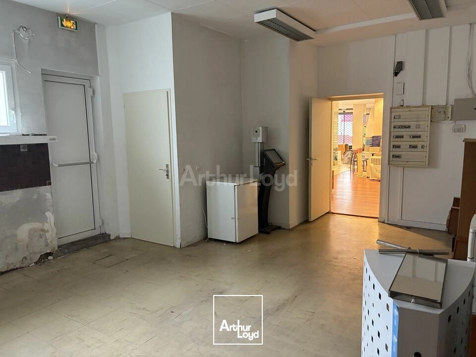 LOCAL COMMERCIAL à LOUER de 173 m²