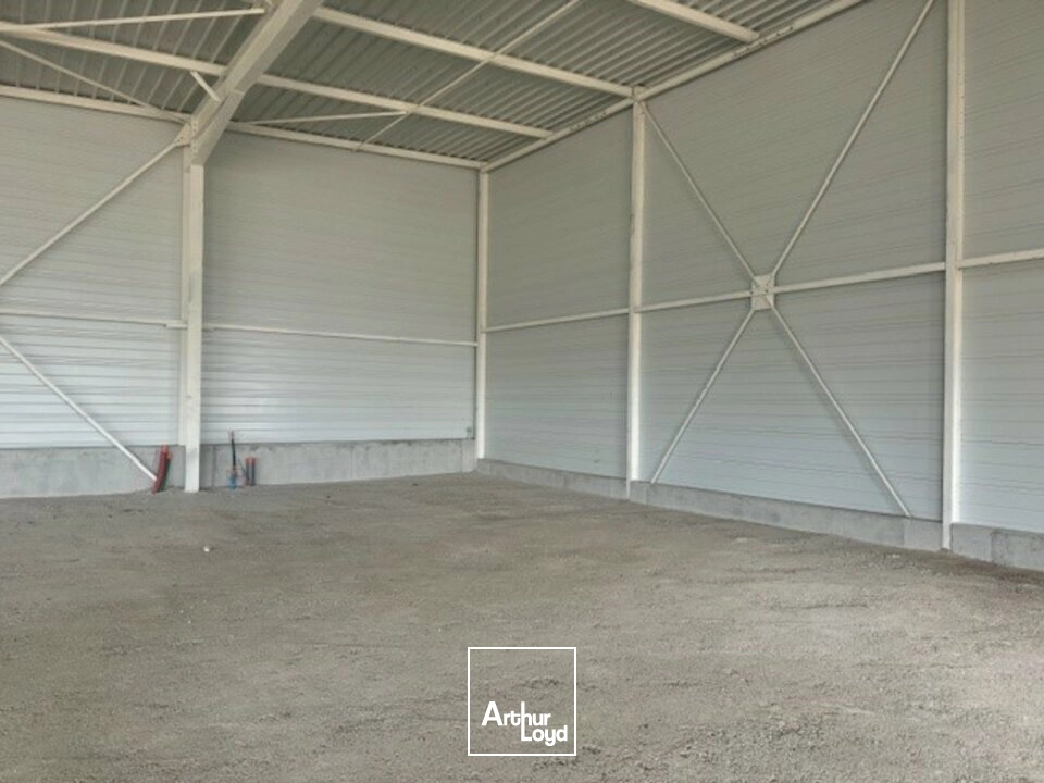 BATIMENT COMMERCIAL FACE IKEA