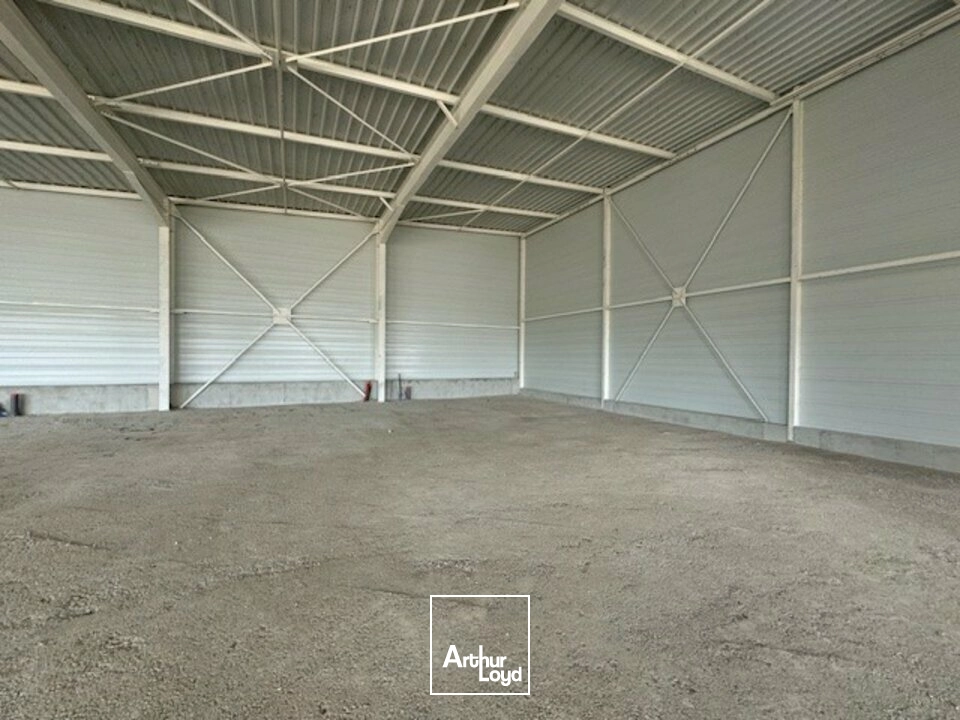 BATIMENT COMMERCIAL FACE IKEA