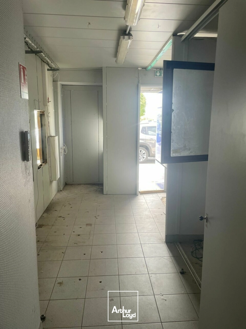 LOCAL - 110M² - LA ROCHE SUR YON 