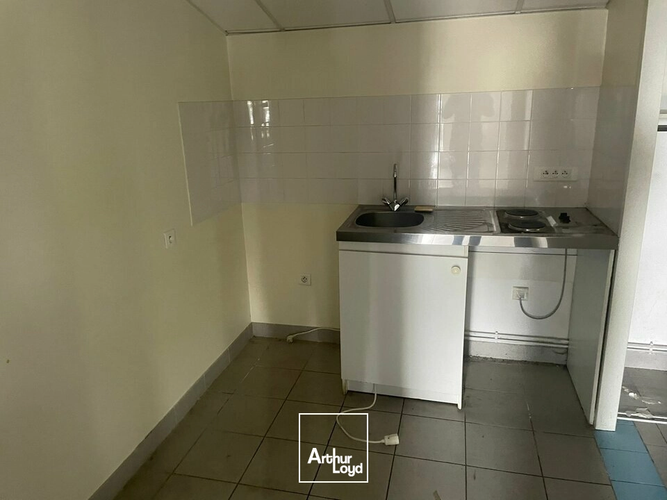 LOCAL - 110M² - LA ROCHE SUR YON 