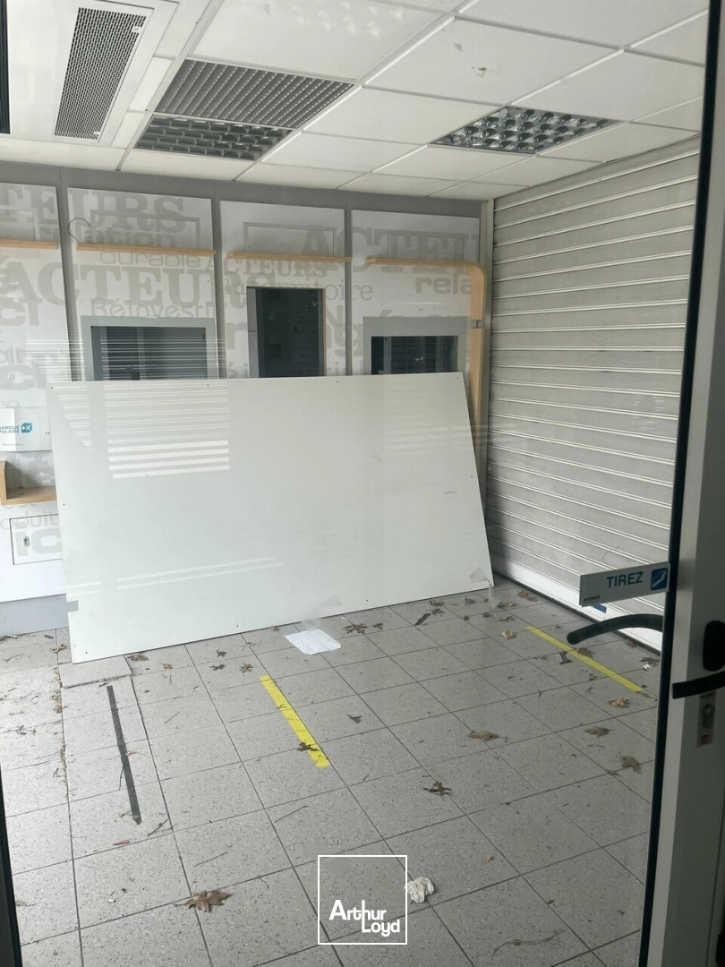 LOCAL - 110M² - LA ROCHE SUR YON 