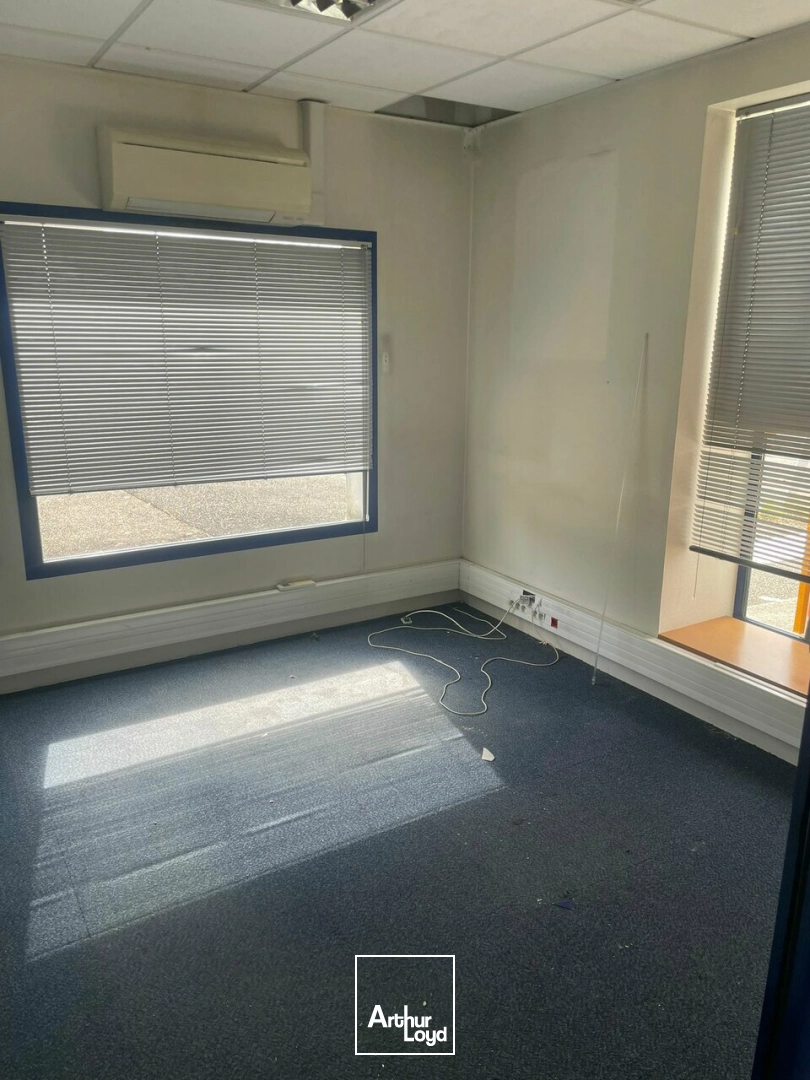 LOCAL - 110M² - LA ROCHE SUR YON 