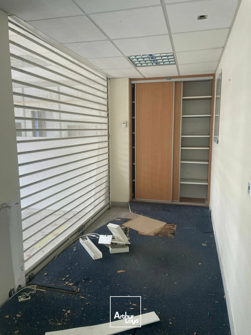 LOCAL - 110M² - LA ROCHE SUR YON 