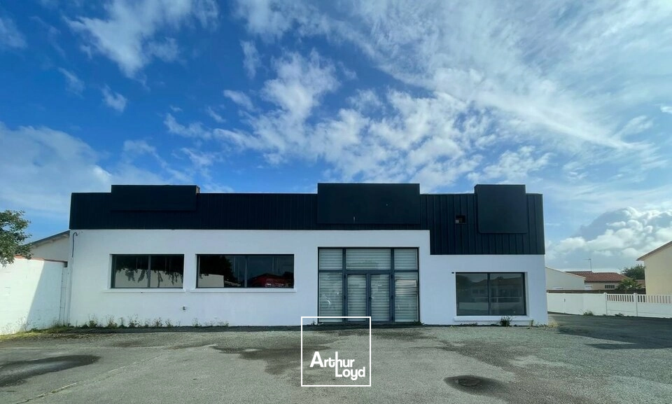 LOCATION  LOCAL COMMERCIAL DE 360 M²  JARD-SUR-MER 