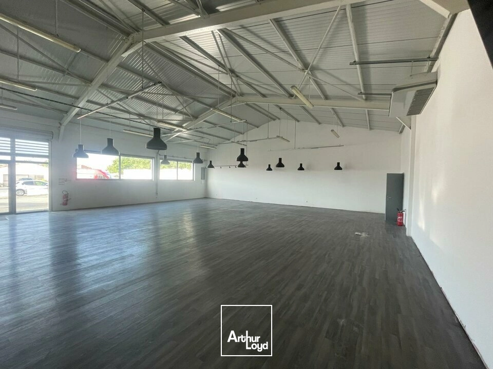 LOCATION  LOCAL COMMERCIAL DE 360 M²  JARD-SUR-MER 