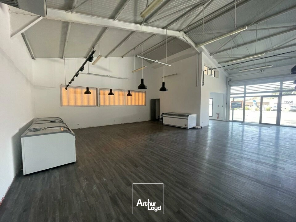 LOCATION  LOCAL COMMERCIAL DE 360 M²  JARD-SUR-MER 