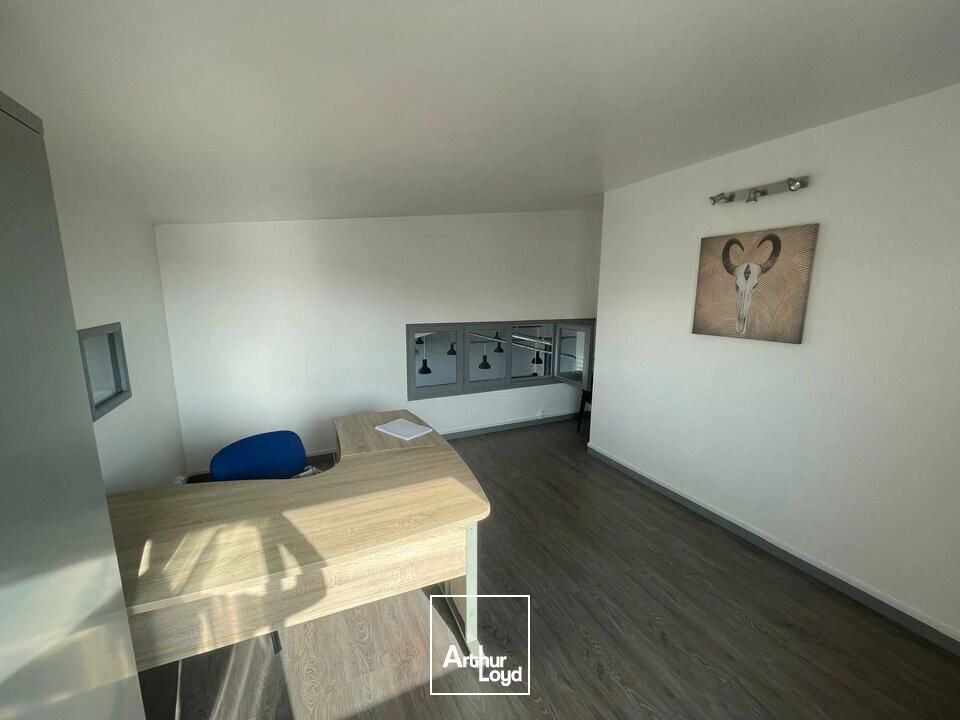 LOCATION  LOCAL COMMERCIAL DE 360 M²  JARD-SUR-MER 