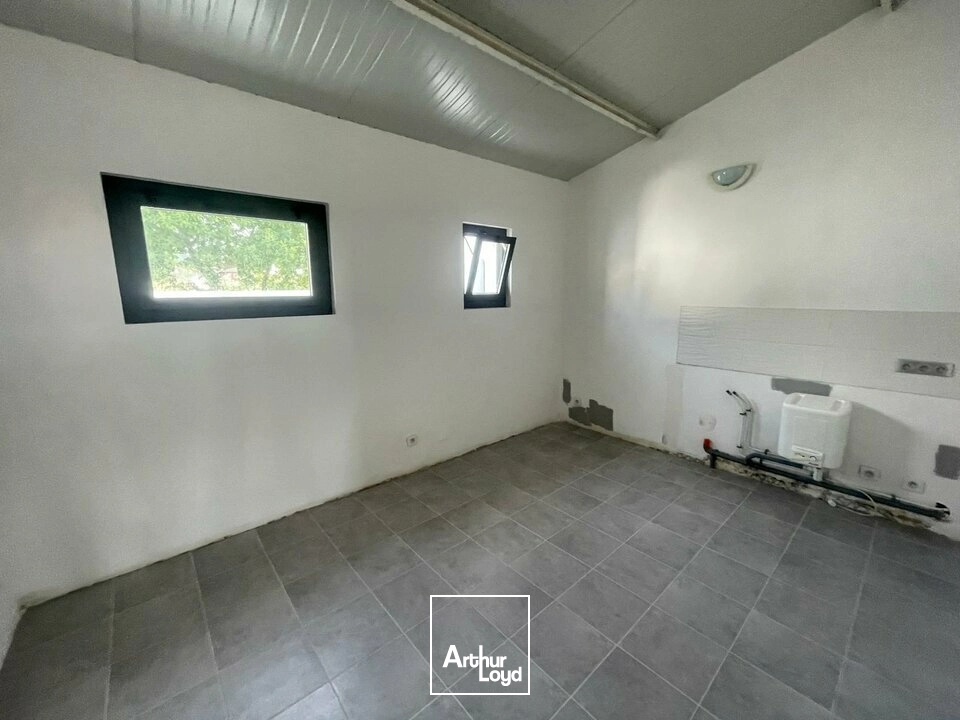 LOCATION  LOCAL COMMERCIAL DE 360 M²  JARD-SUR-MER 