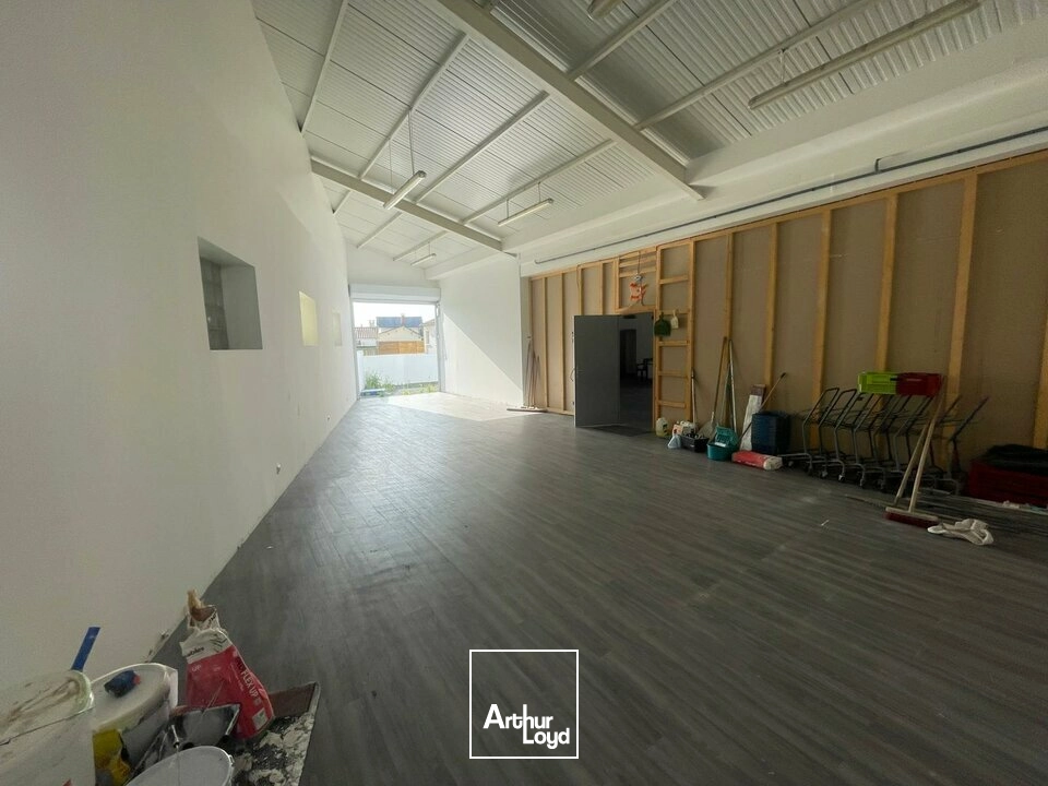 LOCATION  LOCAL COMMERCIAL DE 360 M²  JARD-SUR-MER 