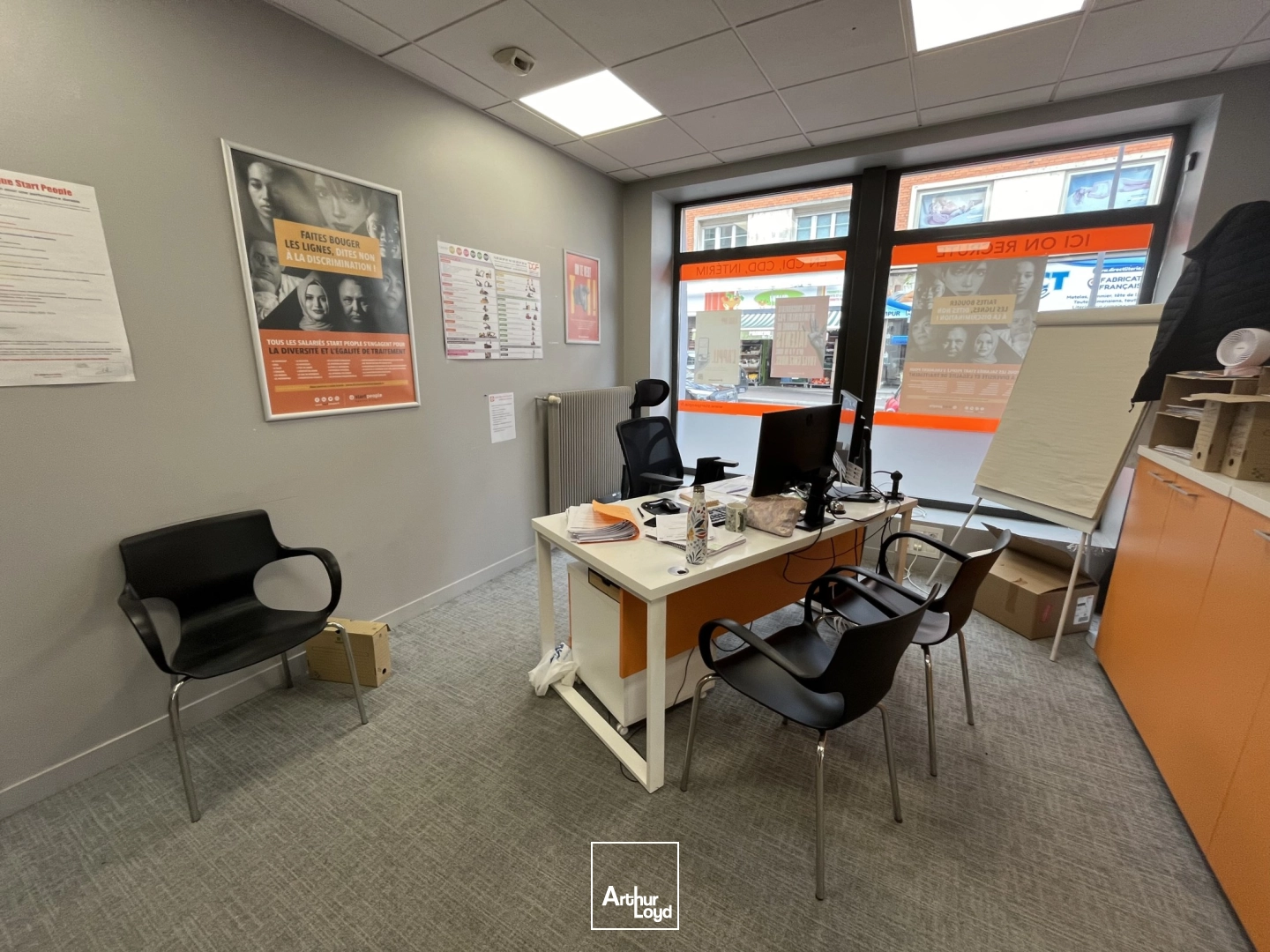 LOCAUX COMMERCIAUX DE 70M2 - A LOUER 