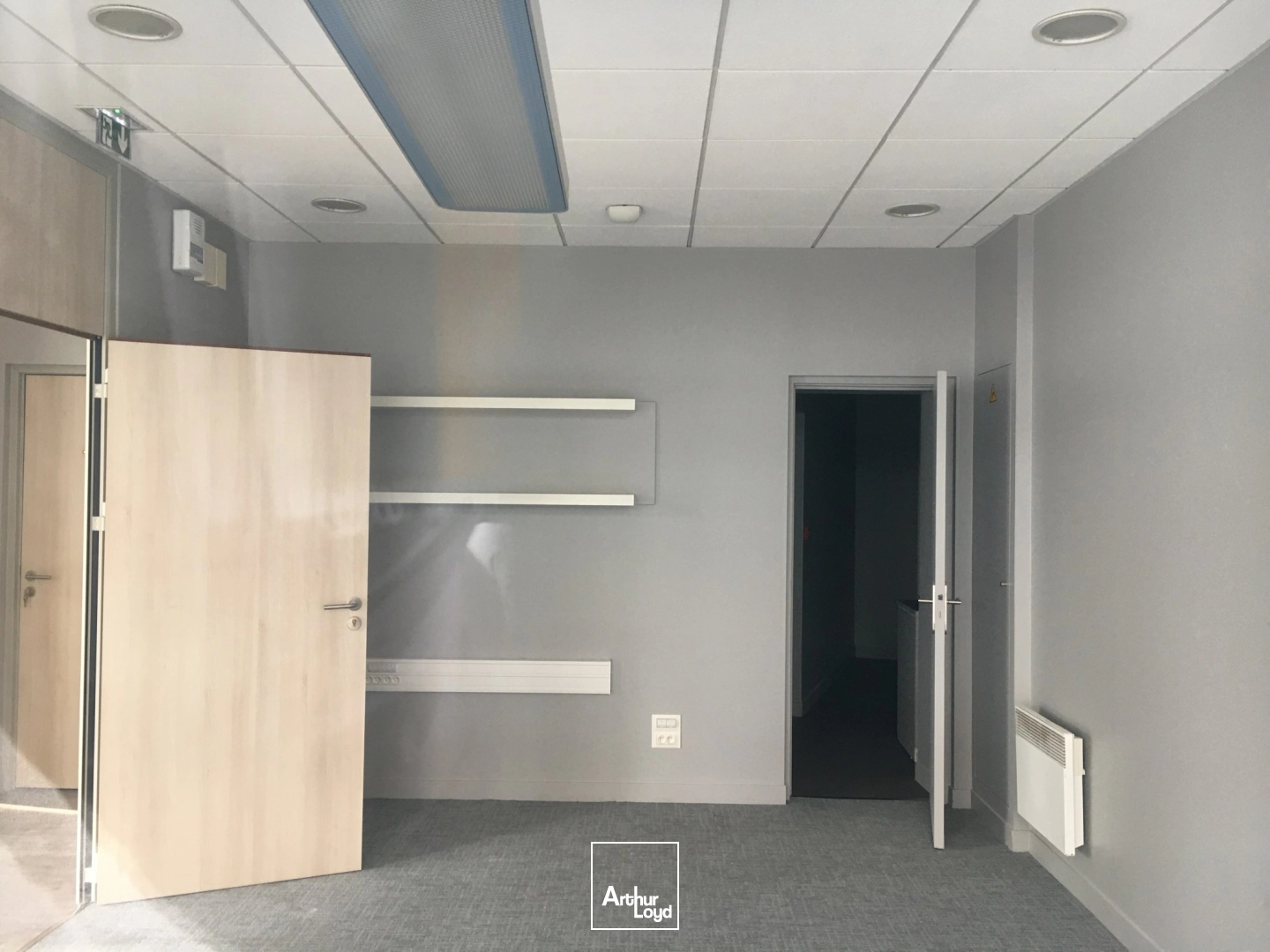 LOCAUX COMMERCIAUX DE 70M2 - A LOUER 