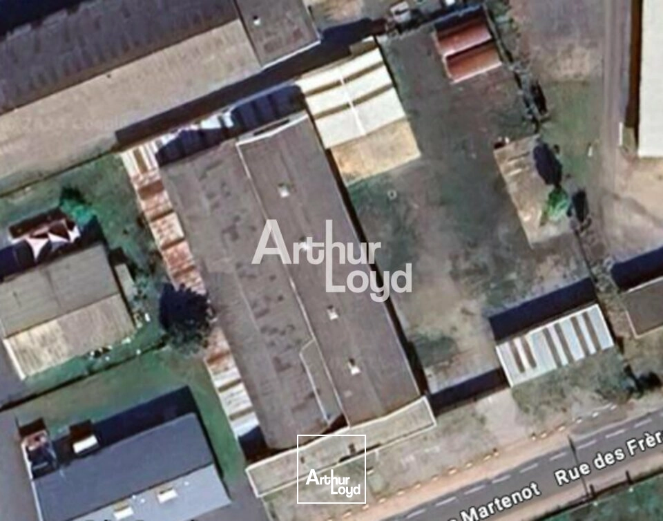 Montluçon Ensemble de locaux d'activité : bureaux et dépôts et espace extérieur