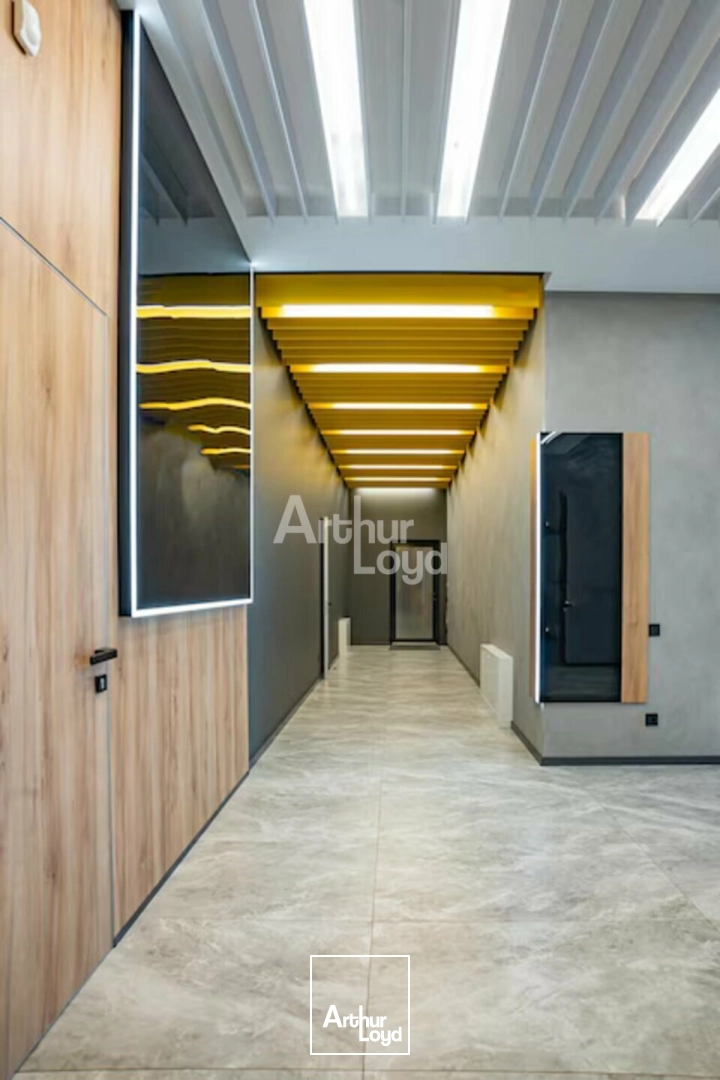 Bureaux à vendre ou à louer à Arbin - flux important de voitures