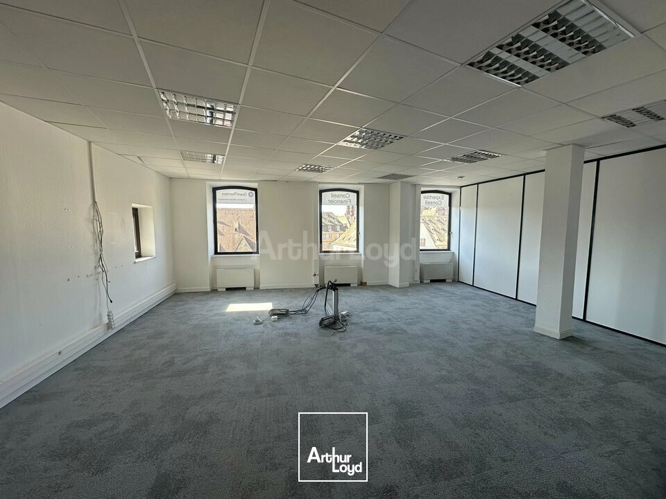 BUREAUX à VENDRE de 1661 m²